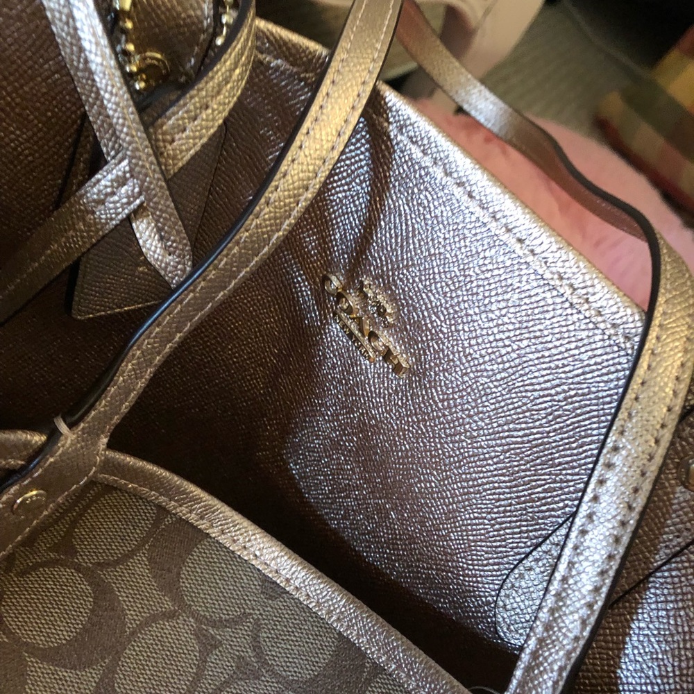 Reversible Coach shoulder bag-brown and rose gold